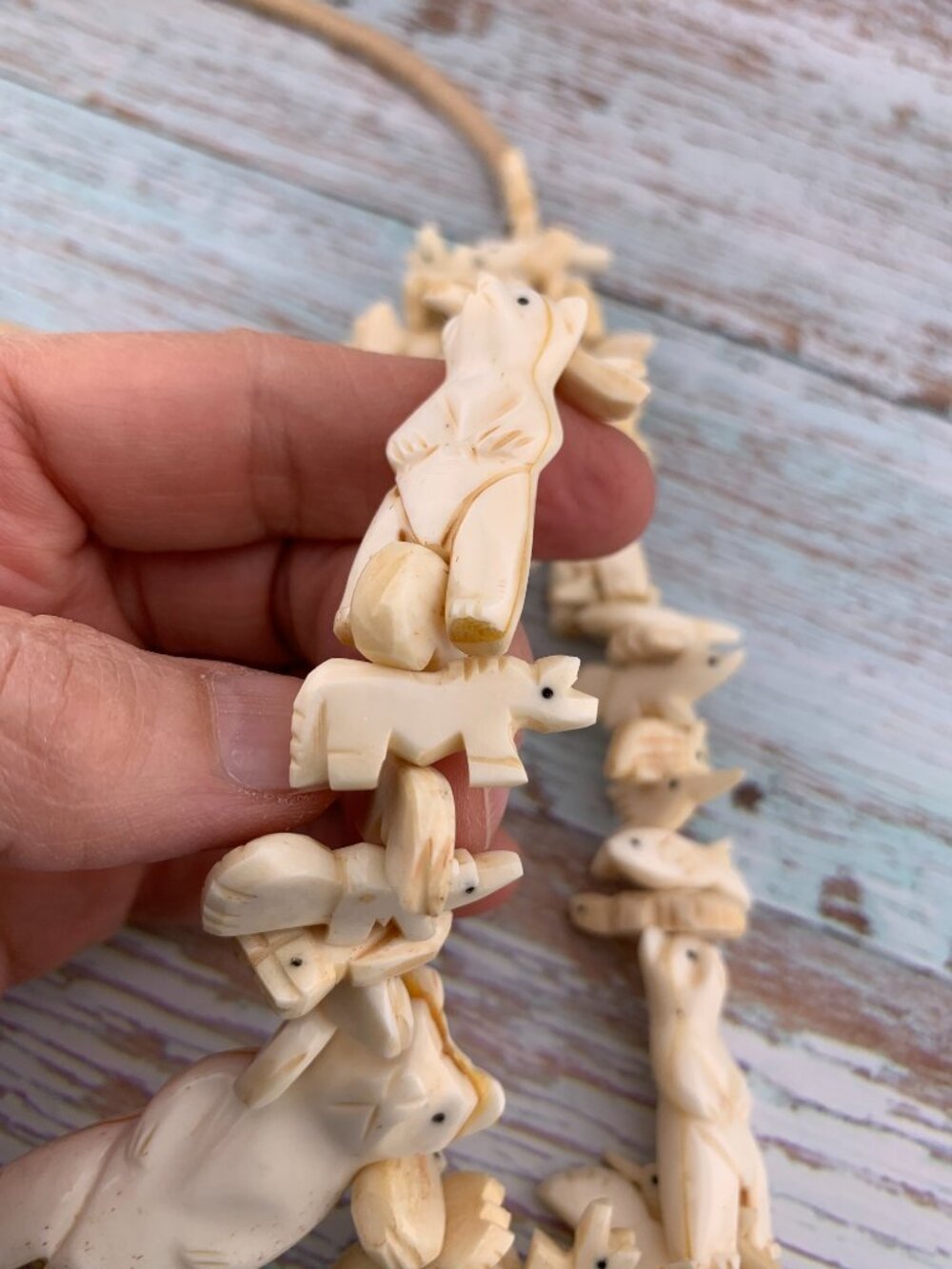 Hand Carved Bear Fetish Necklace Zuni Native American Style J1417 - Picture 14 of 15